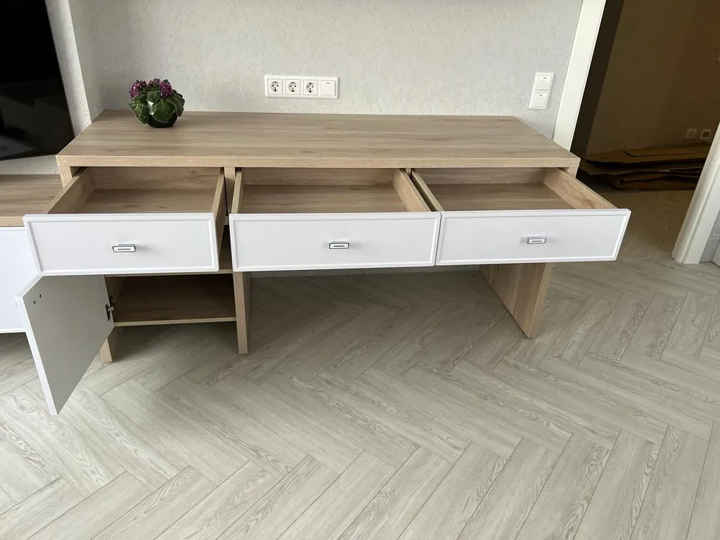 TV зона с рабочим столом