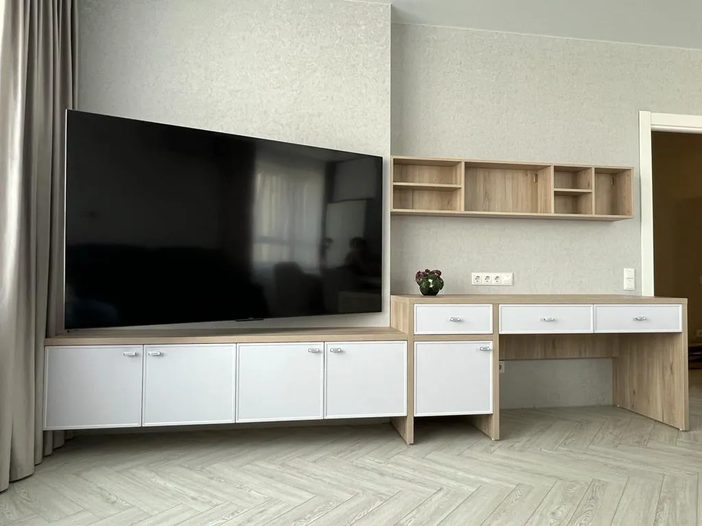 TV зона с рабочим столом